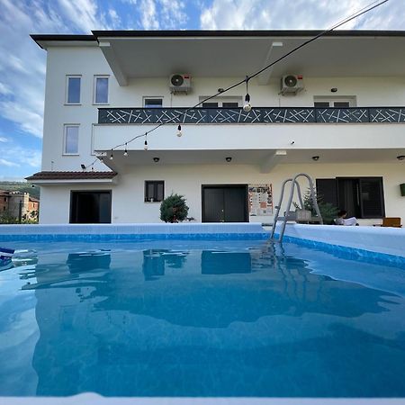Baza Hostel - Swimming Pool Μπεράτ Εξωτερικό φωτογραφία