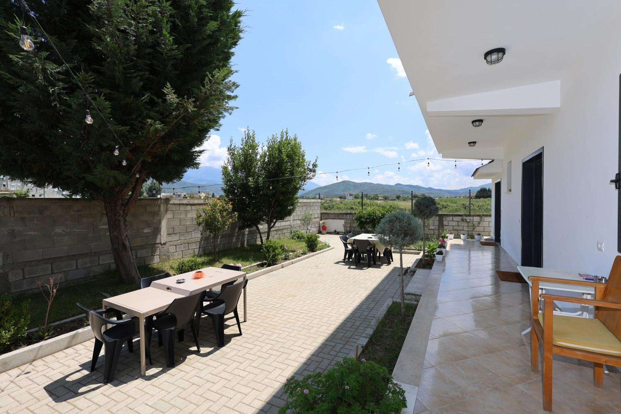 Baza Hostel - Swimming Pool Μπεράτ Εξωτερικό φωτογραφία