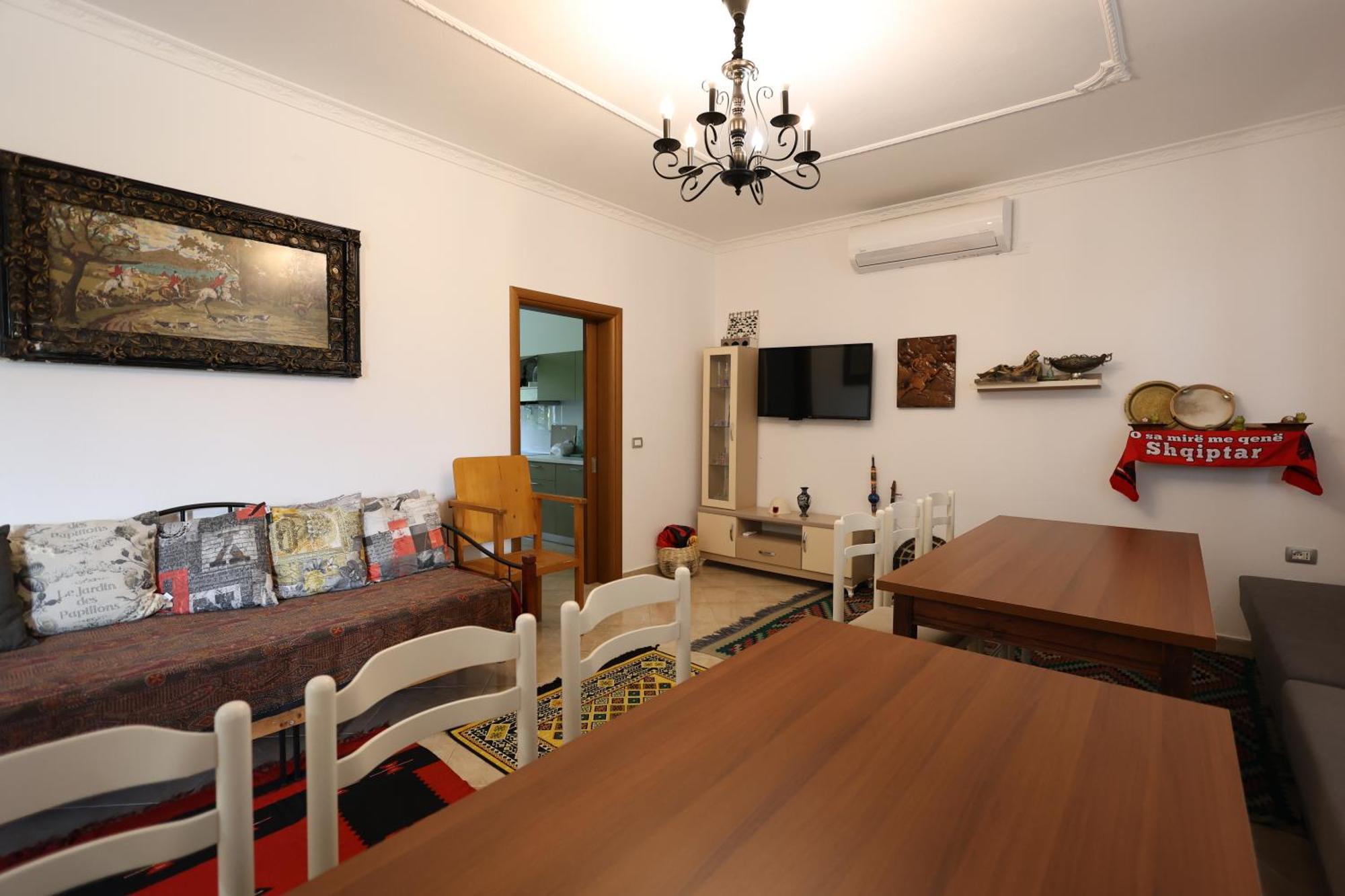 Baza Hostel - Swimming Pool Μπεράτ Εξωτερικό φωτογραφία
