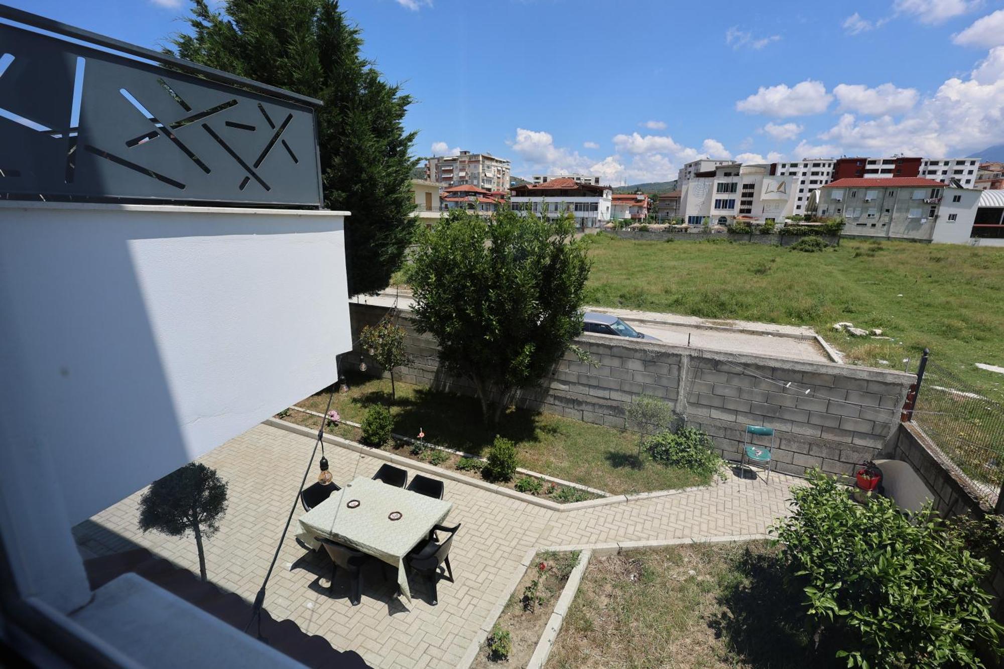 Baza Hostel - Swimming Pool Μπεράτ Εξωτερικό φωτογραφία