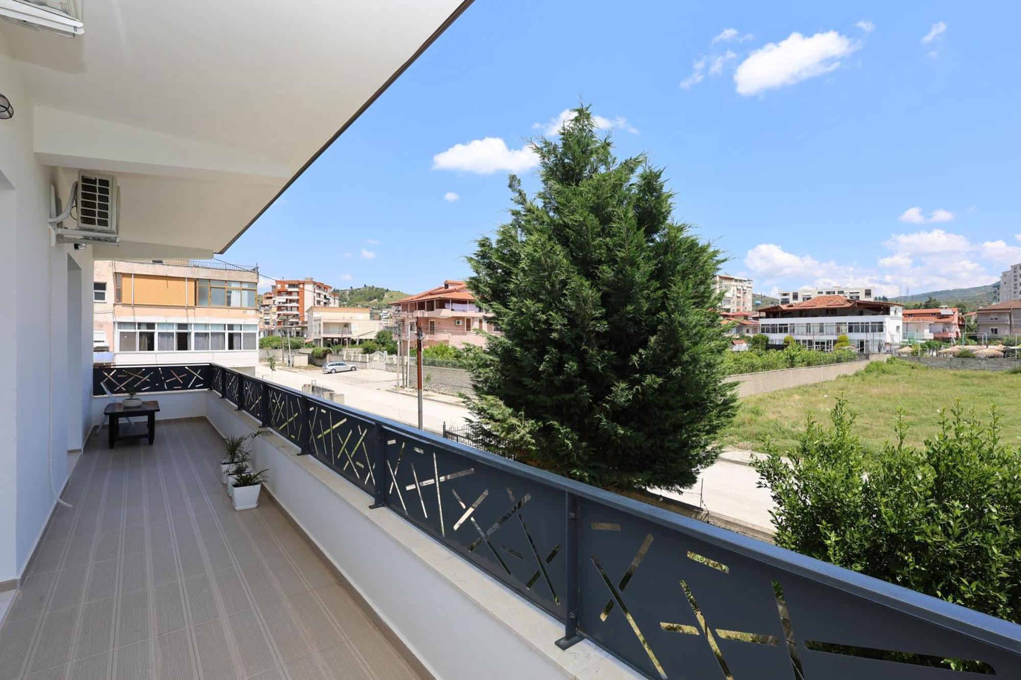 Baza Hostel - Swimming Pool Μπεράτ Εξωτερικό φωτογραφία