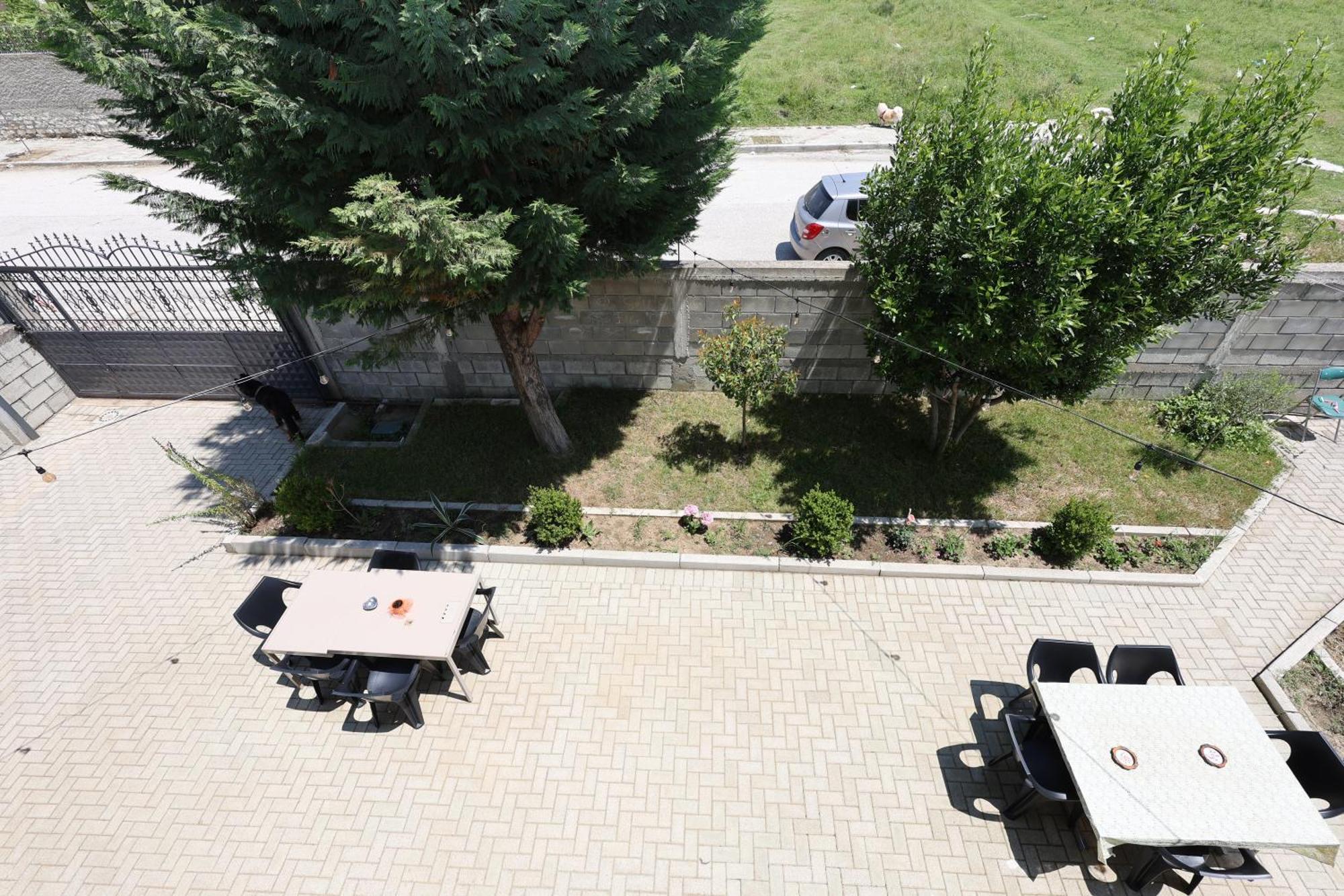 Baza Hostel - Swimming Pool Μπεράτ Εξωτερικό φωτογραφία