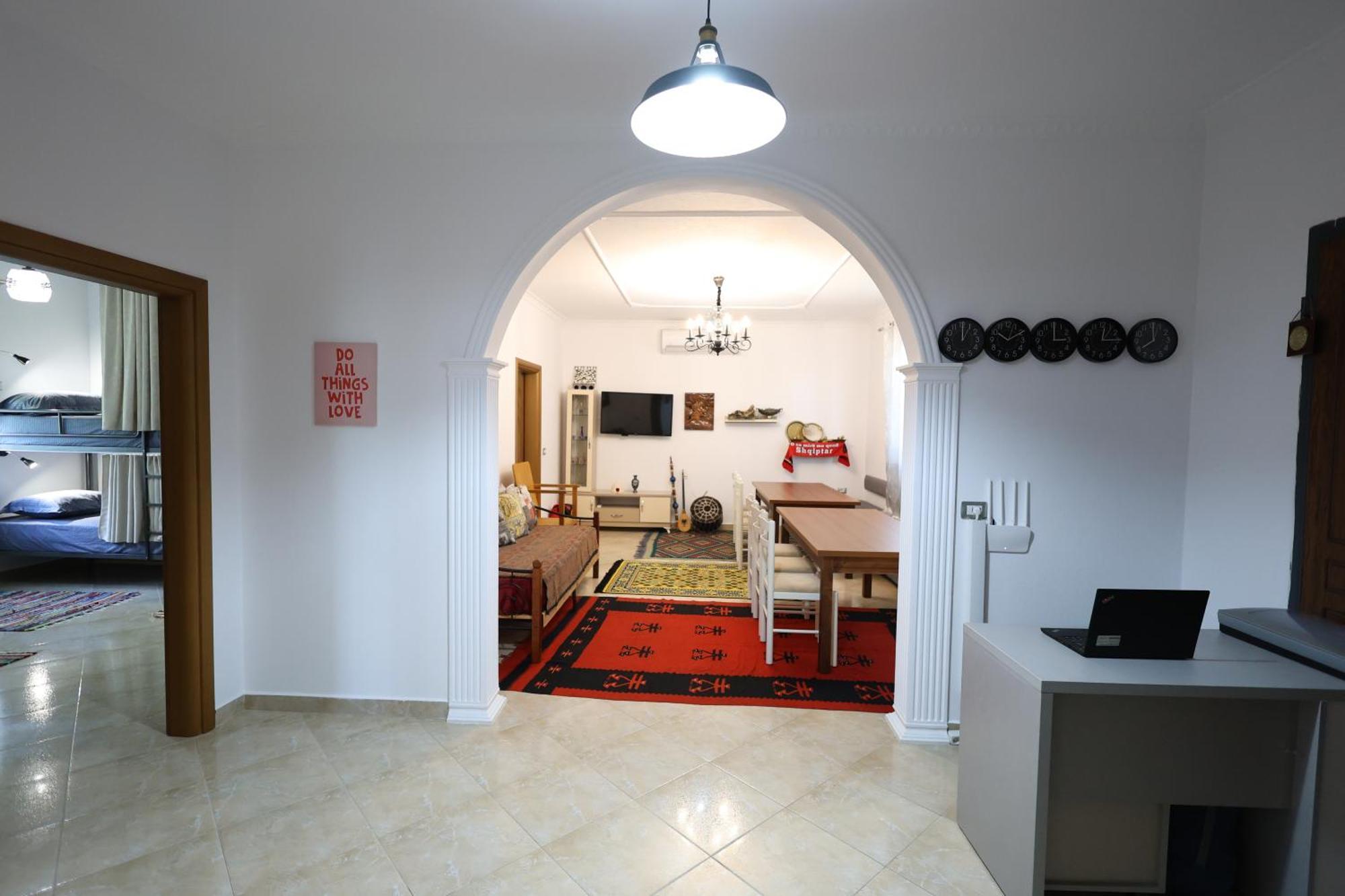 Baza Hostel - Swimming Pool Μπεράτ Εξωτερικό φωτογραφία