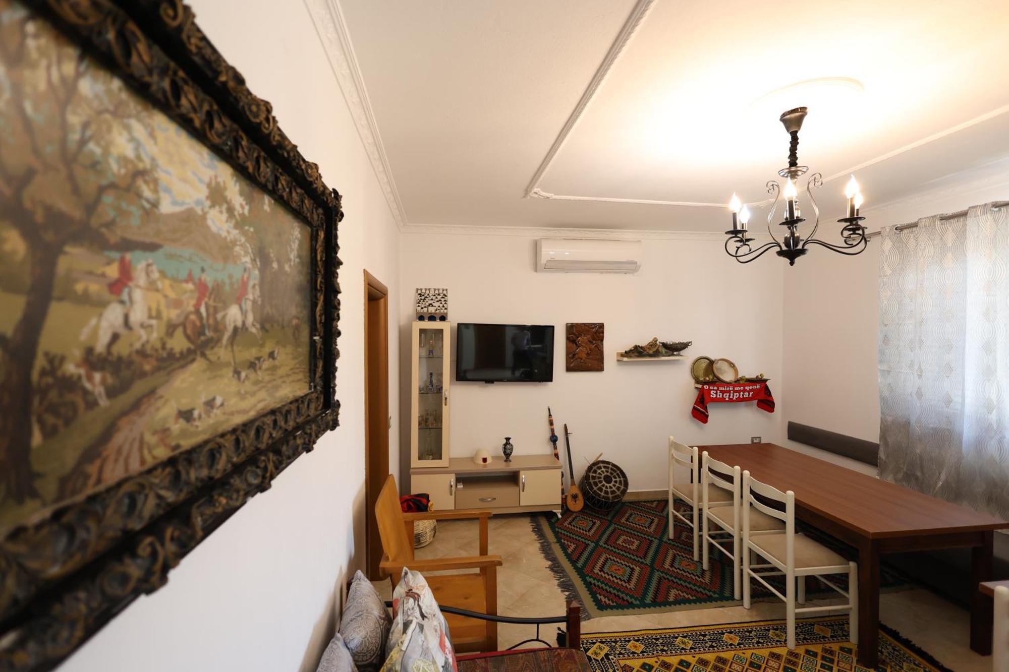 Baza Hostel - Swimming Pool Μπεράτ Εξωτερικό φωτογραφία