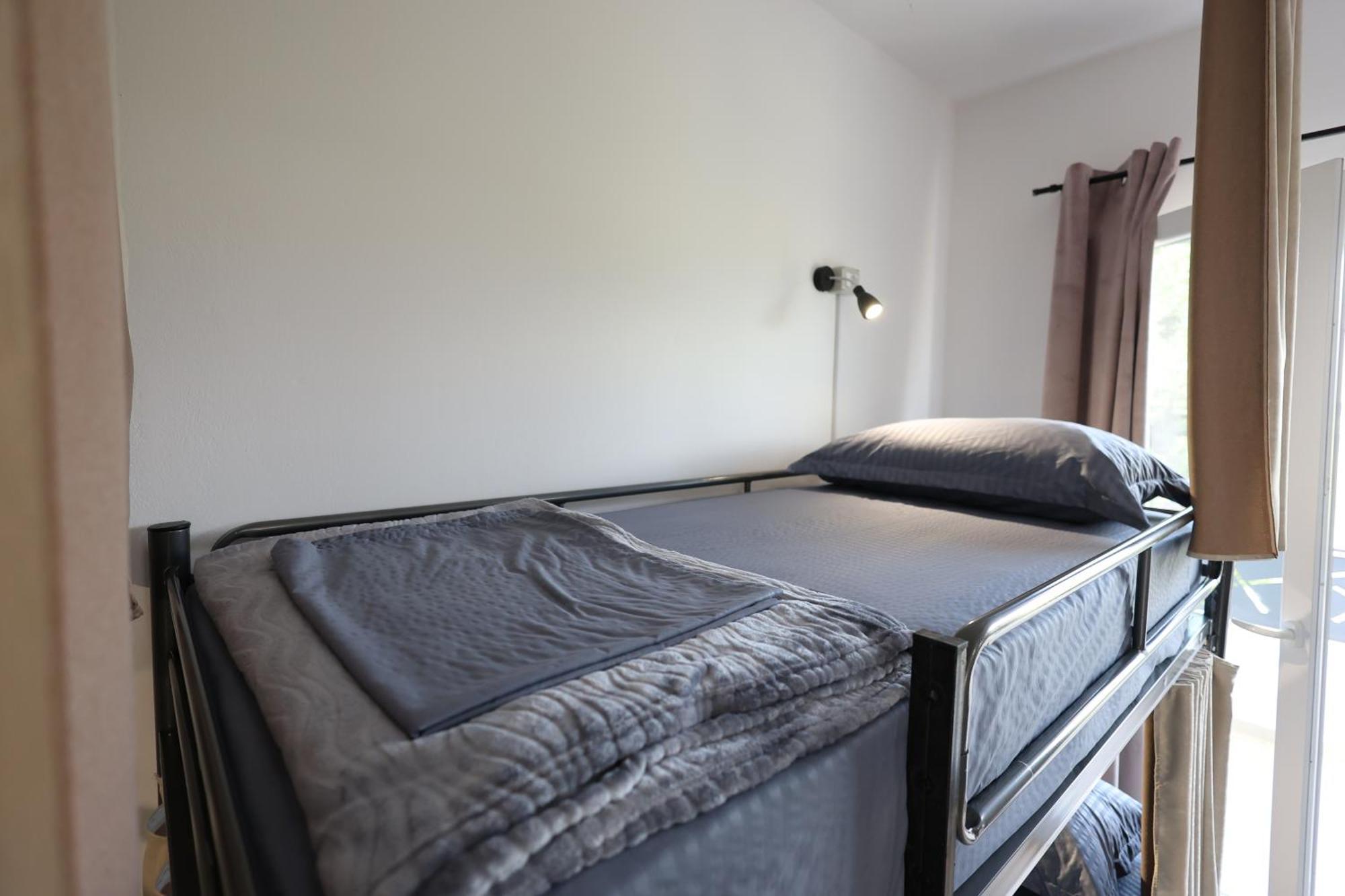 Baza Hostel - Swimming Pool Μπεράτ Εξωτερικό φωτογραφία