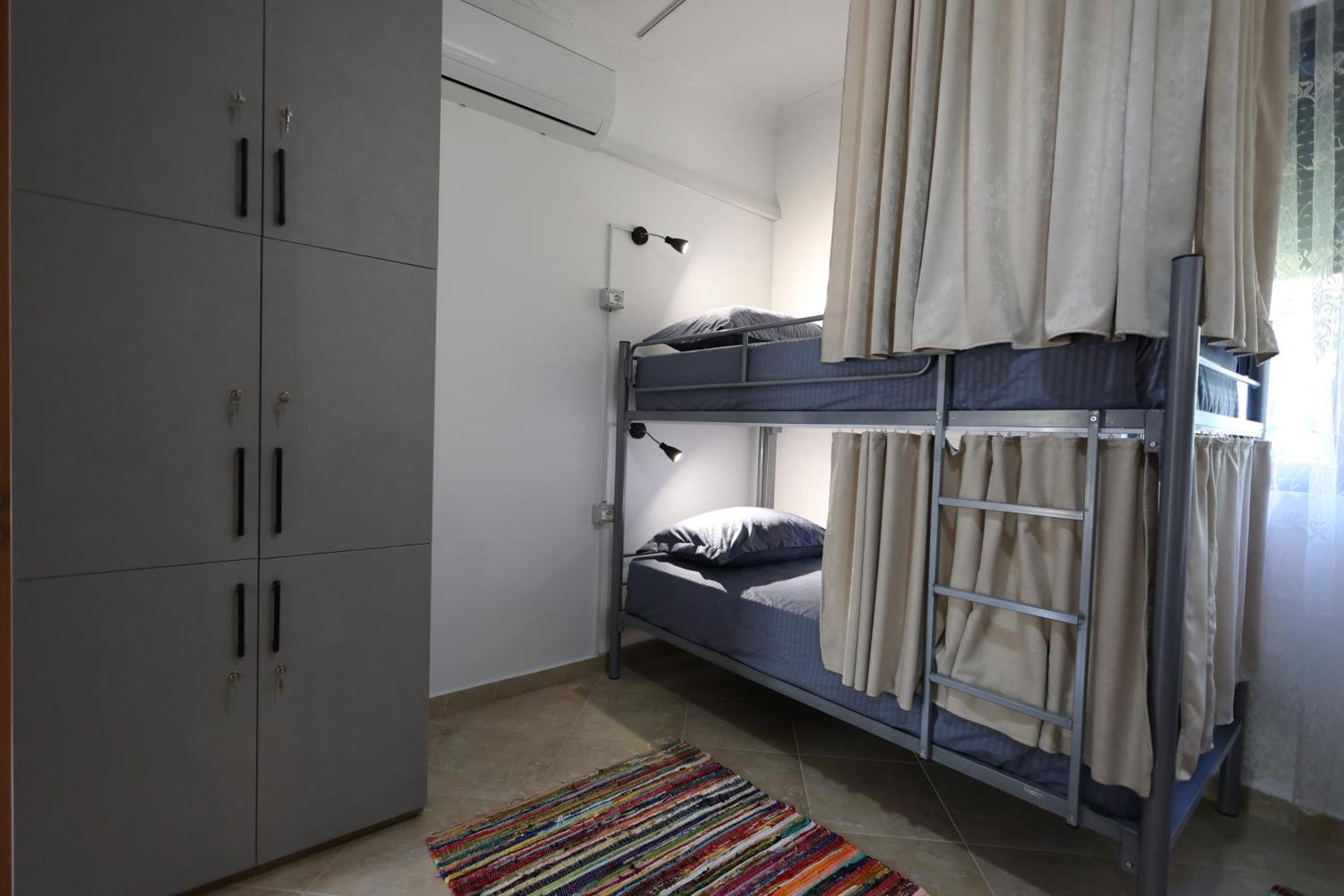 Baza Hostel - Swimming Pool Μπεράτ Εξωτερικό φωτογραφία