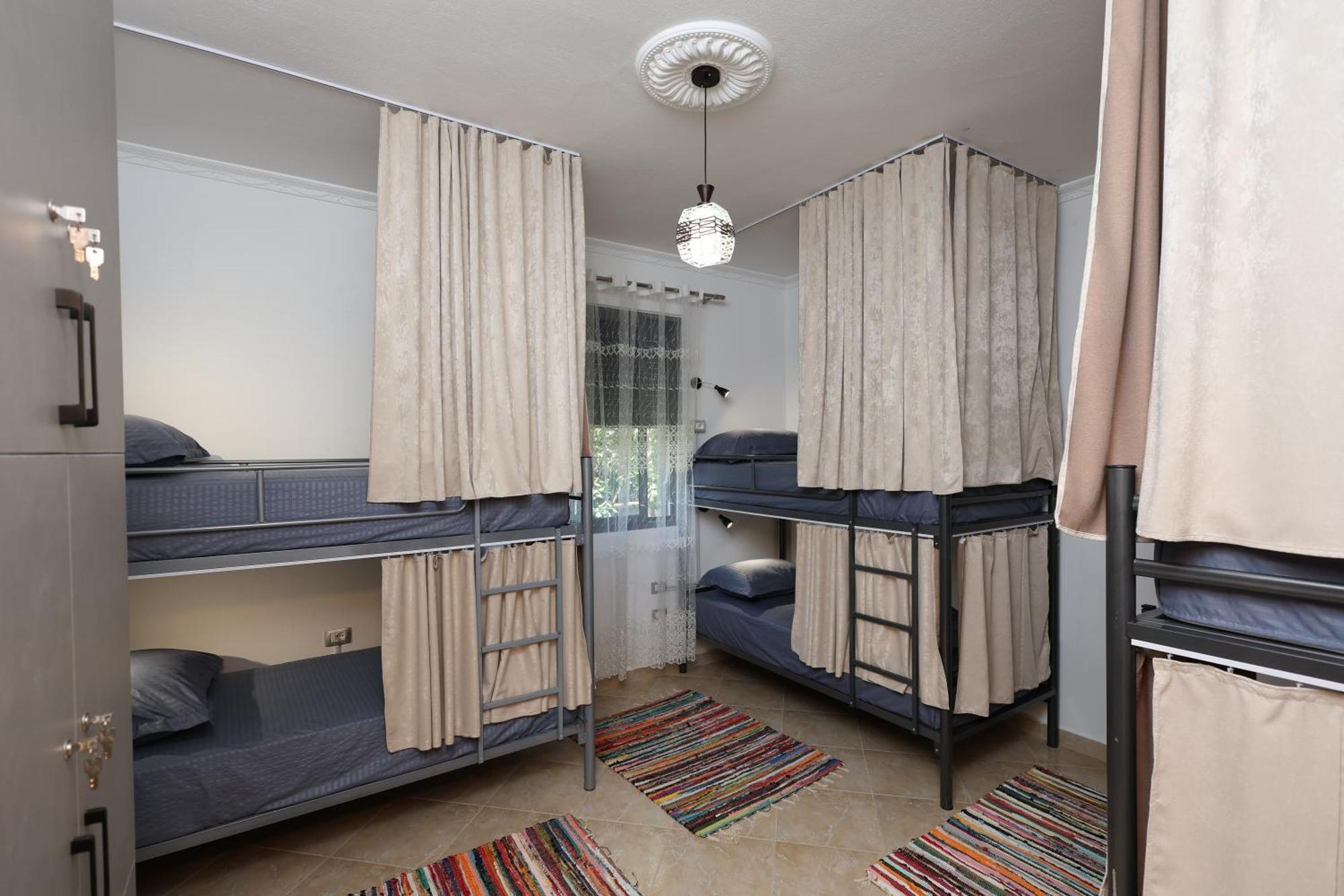 Baza Hostel - Swimming Pool Μπεράτ Εξωτερικό φωτογραφία