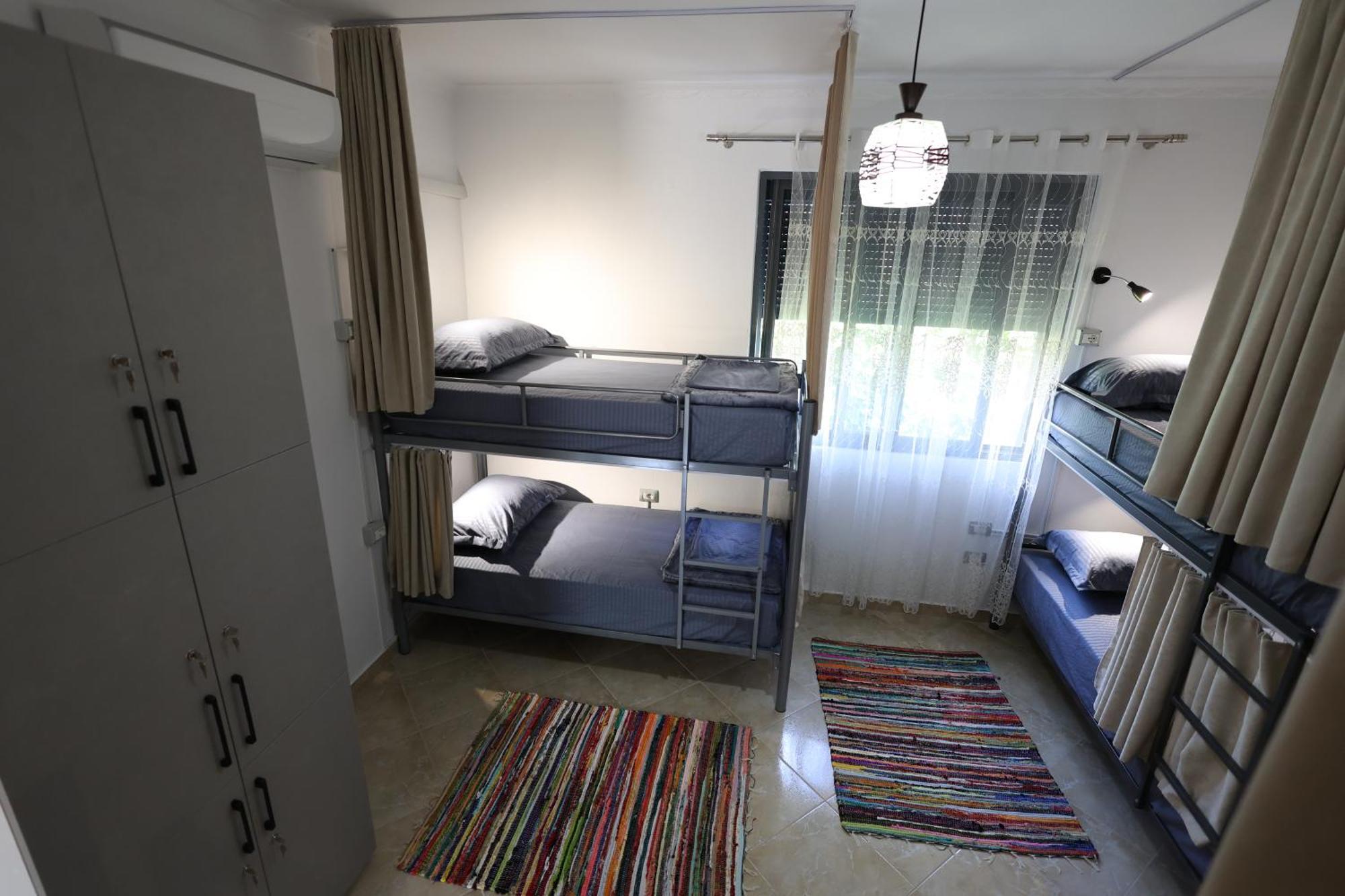 Baza Hostel - Swimming Pool Μπεράτ Εξωτερικό φωτογραφία