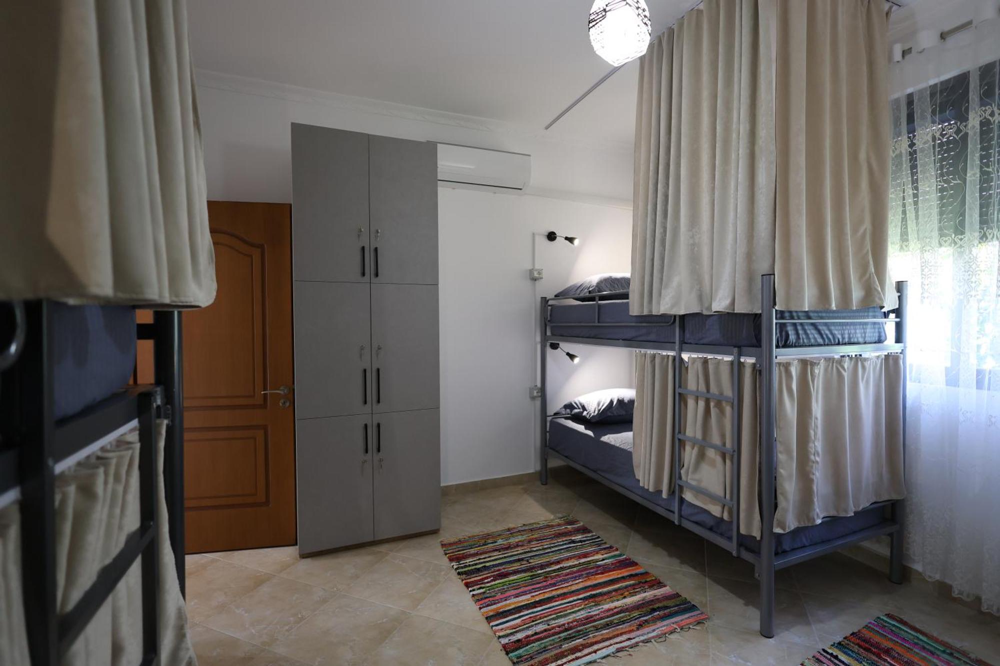 Baza Hostel - Swimming Pool Μπεράτ Εξωτερικό φωτογραφία