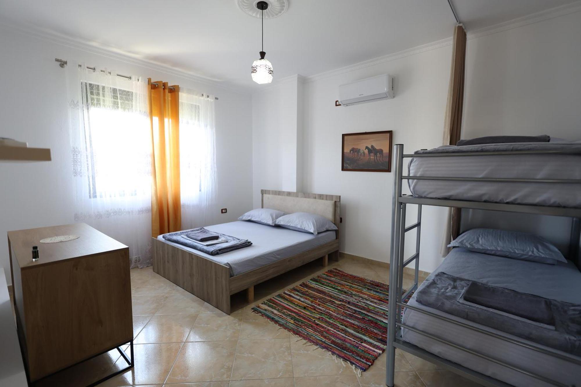 Baza Hostel - Swimming Pool Μπεράτ Εξωτερικό φωτογραφία