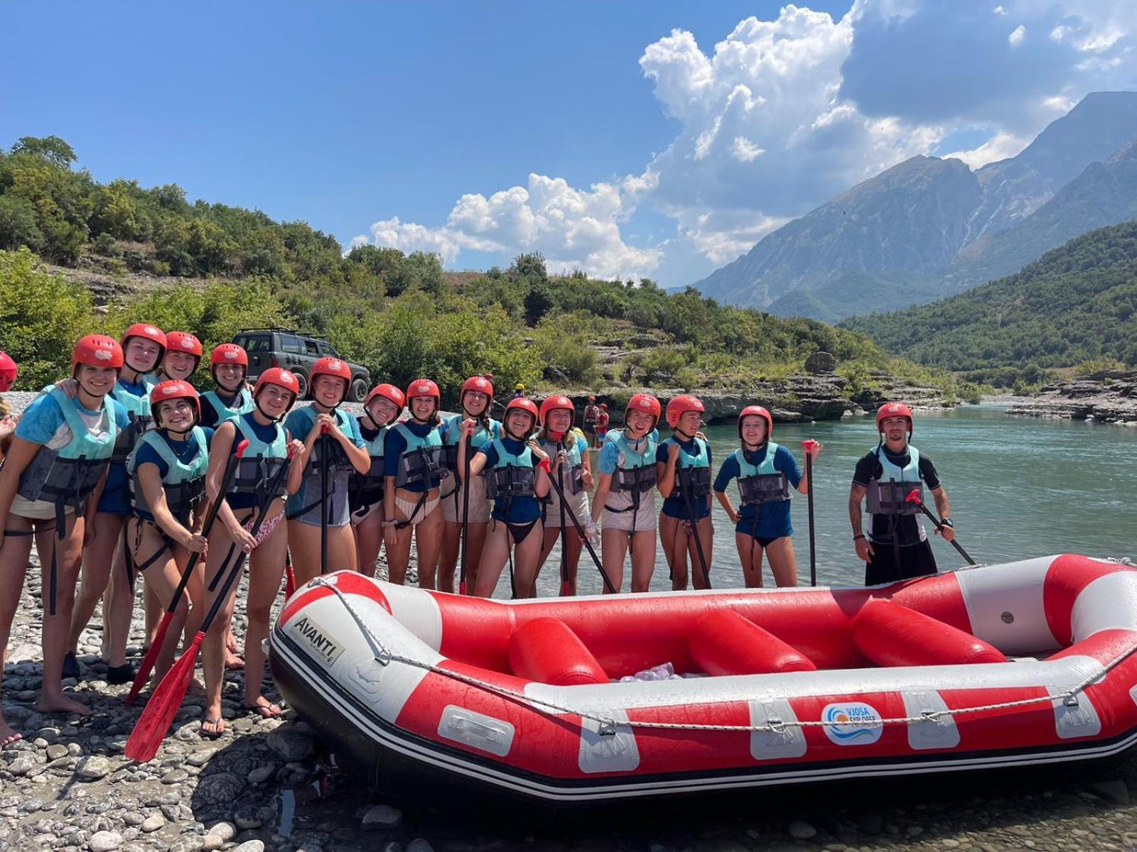 Baza Hostel - Swimming Pool Μπεράτ Εξωτερικό φωτογραφία