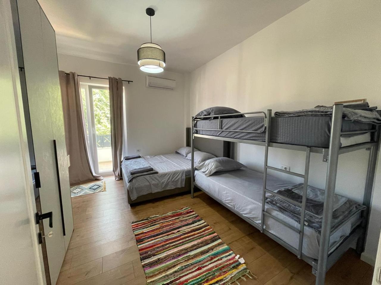 Baza Hostel - Swimming Pool Μπεράτ Εξωτερικό φωτογραφία