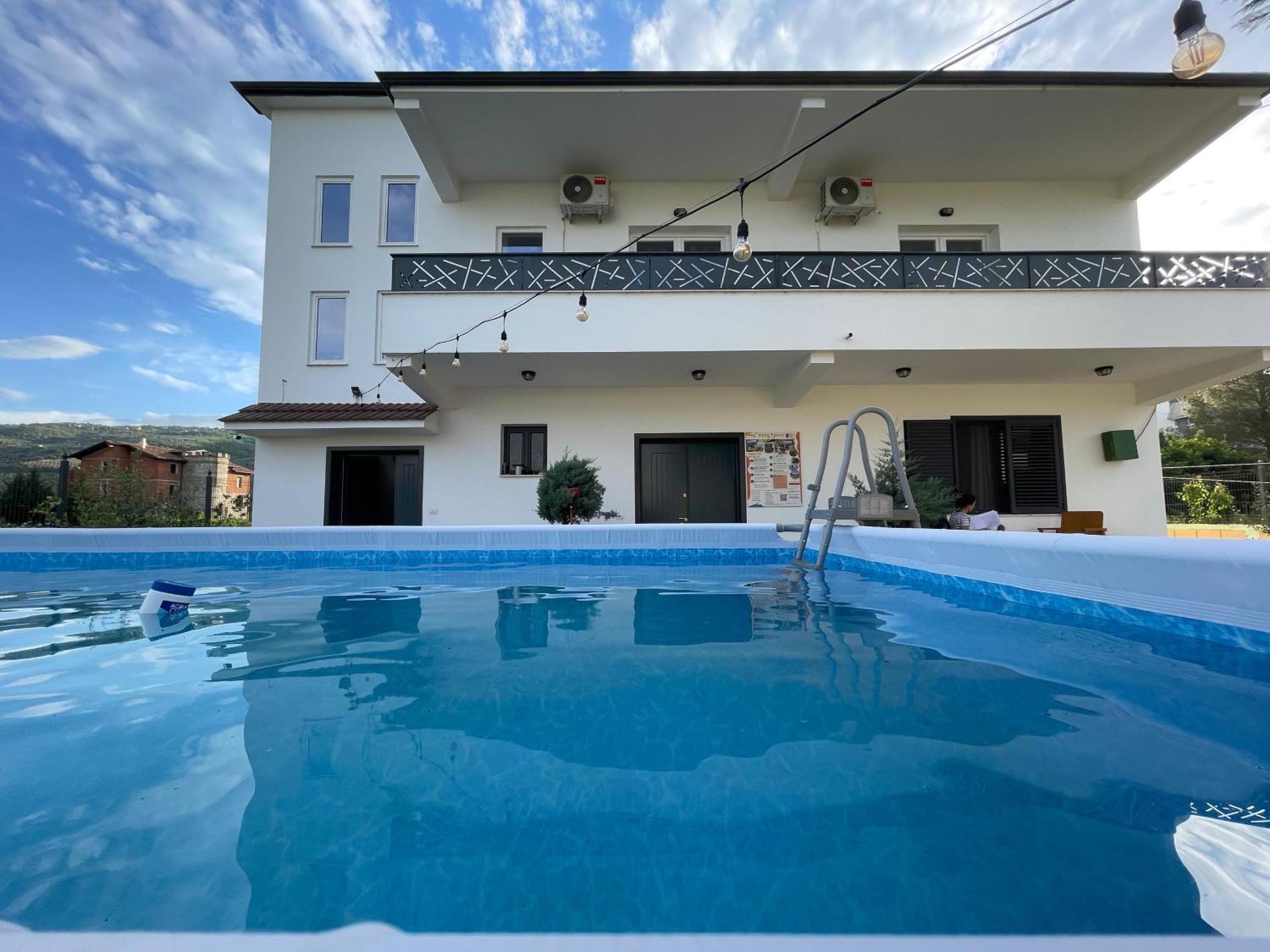 Baza Hostel - Swimming Pool Μπεράτ Εξωτερικό φωτογραφία