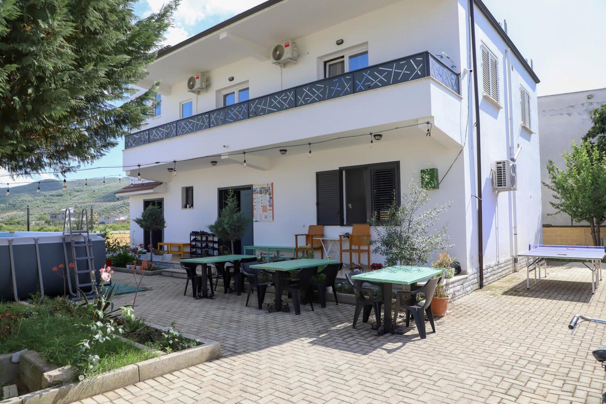 Baza Hostel - Swimming Pool Μπεράτ Εξωτερικό φωτογραφία