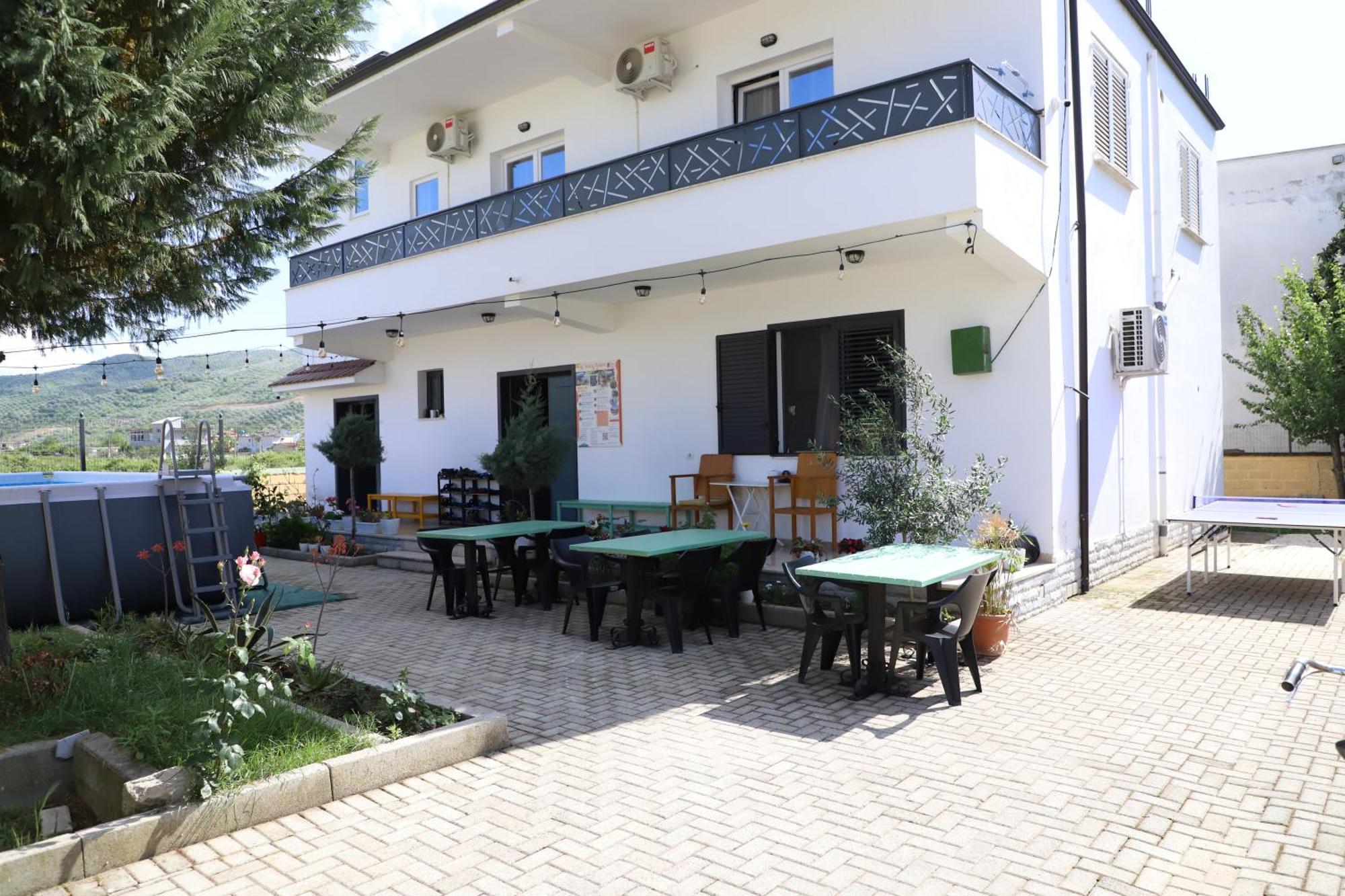 Baza Hostel - Swimming Pool Μπεράτ Εξωτερικό φωτογραφία